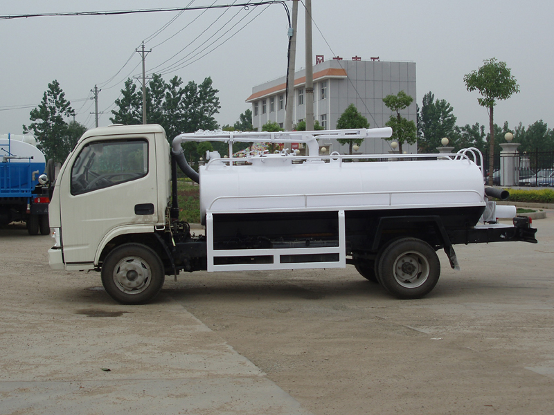 東風(fēng)4噸吸糞車(chē)