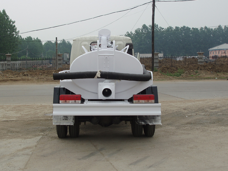 東風(fēng)4噸吸糞車(chē)