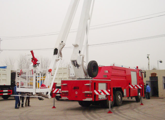 奔馳18型舉高噴射消防車