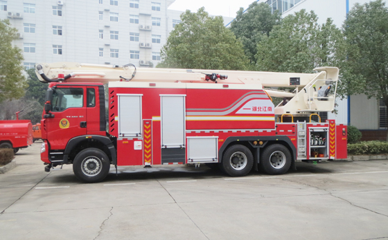 湖北江南25米高噴射消防車