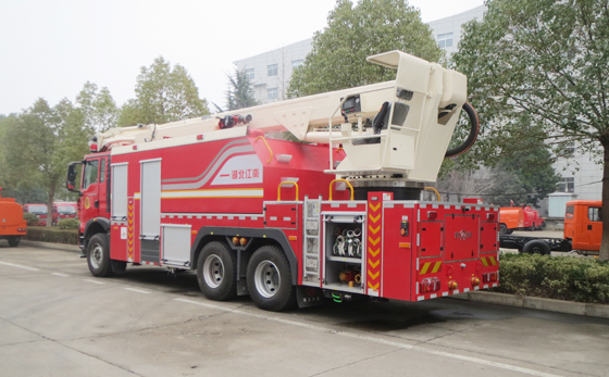 湖北江南25米高噴射消防車